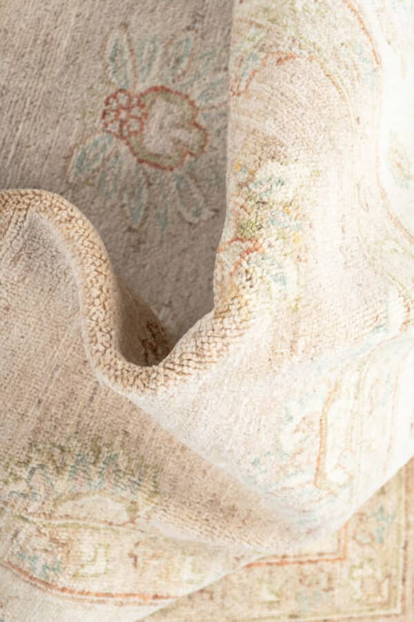 Ziegler Rug 249cm x 172cm / 8'2'' x5'8'' - Image 2