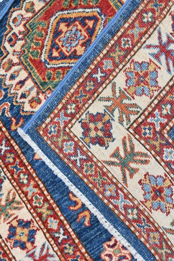 Fine Kazak 119cm x 86cm / 3ft 11in x 2ft 10in - Image 5