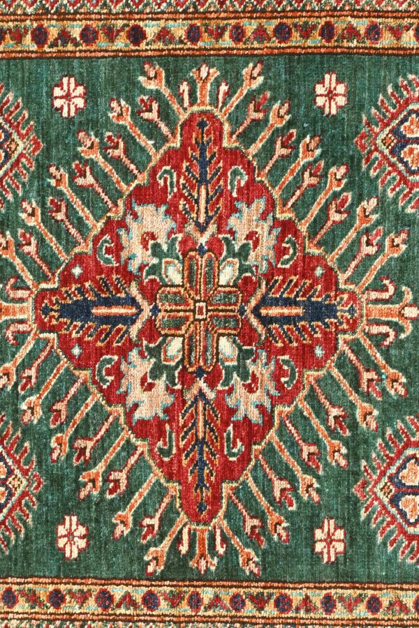 Fine Kazak Rug 147cm x 106cm / 4ft 10in x 3ft 6in - Image 3