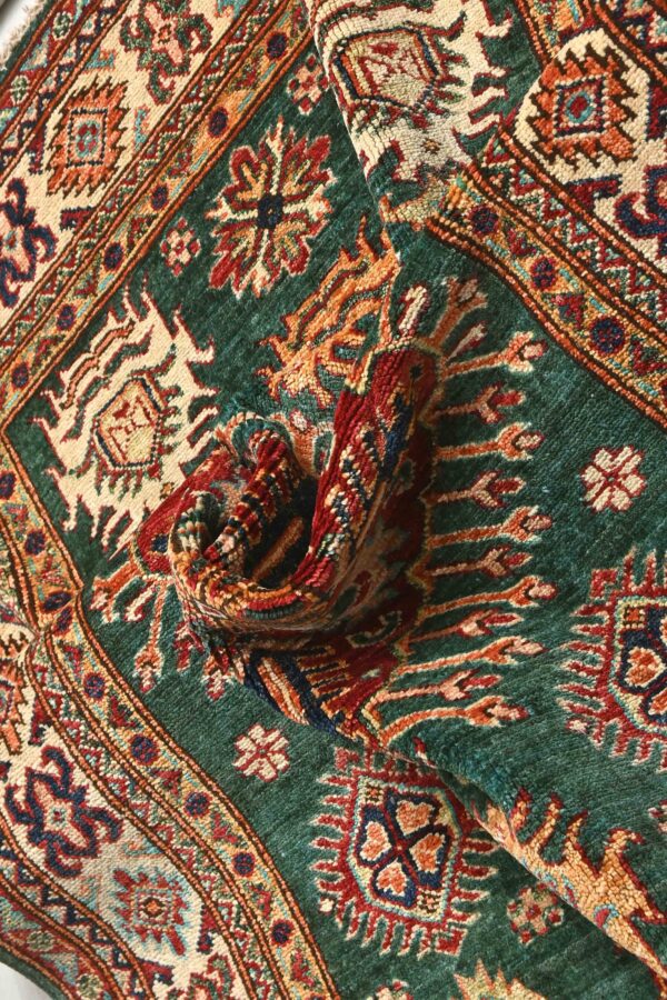 Fine Kazak Rug 147cm x 106cm / 4ft 10in x 3ft 6in - Image 5
