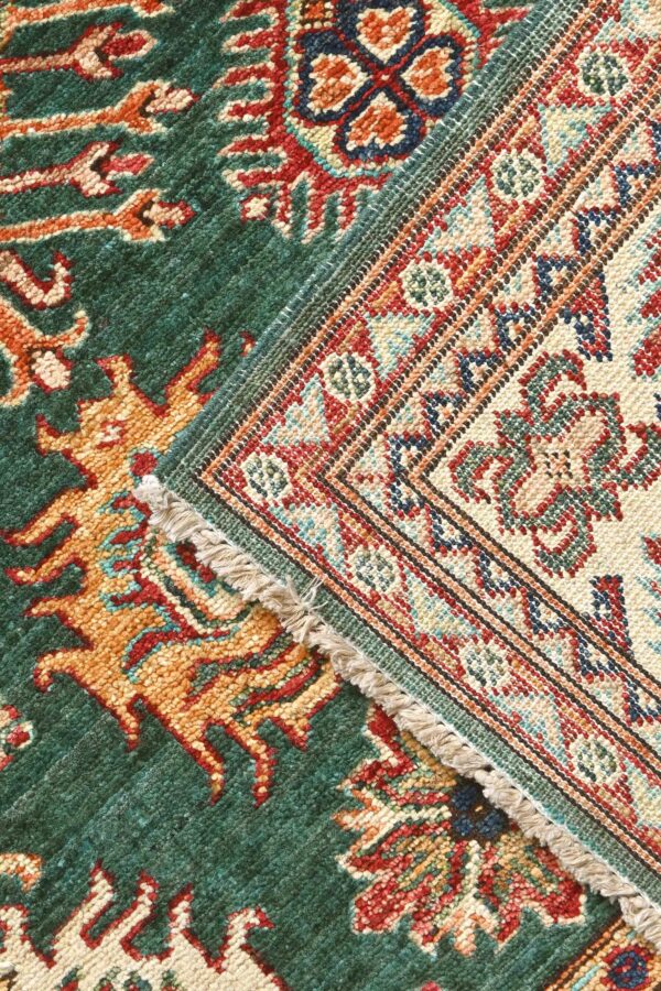 Fine Kazak Rug 147cm x 106cm / 4ft 10in x 3ft 6in - Image 6